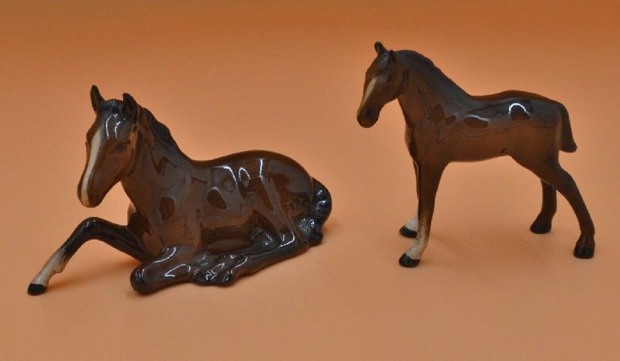 Beswick Horses JBH 30 and 915 - Standing Foal & Sitting Horse |