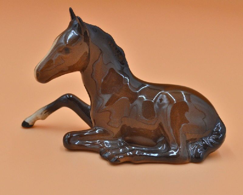 Beswick Horses JBH 30 and 915 - Standing Foal & Sitting Horse |