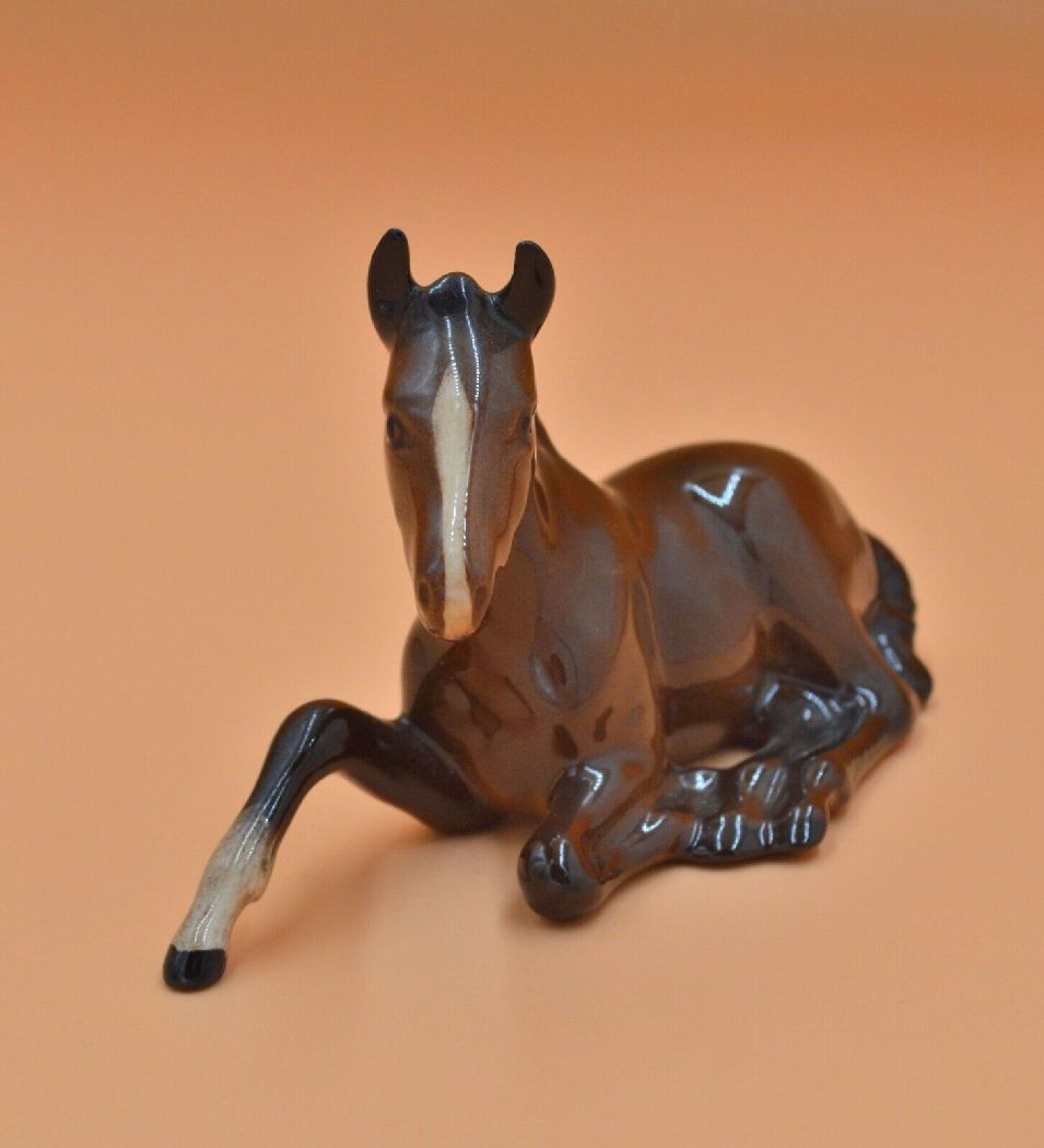 Beswick Horses JBH 30 and 915 - Standing Foal & Sitting Horse |
