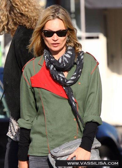 VASSILISA Scarf in Black Colour: Fur and Wolves Masks Print