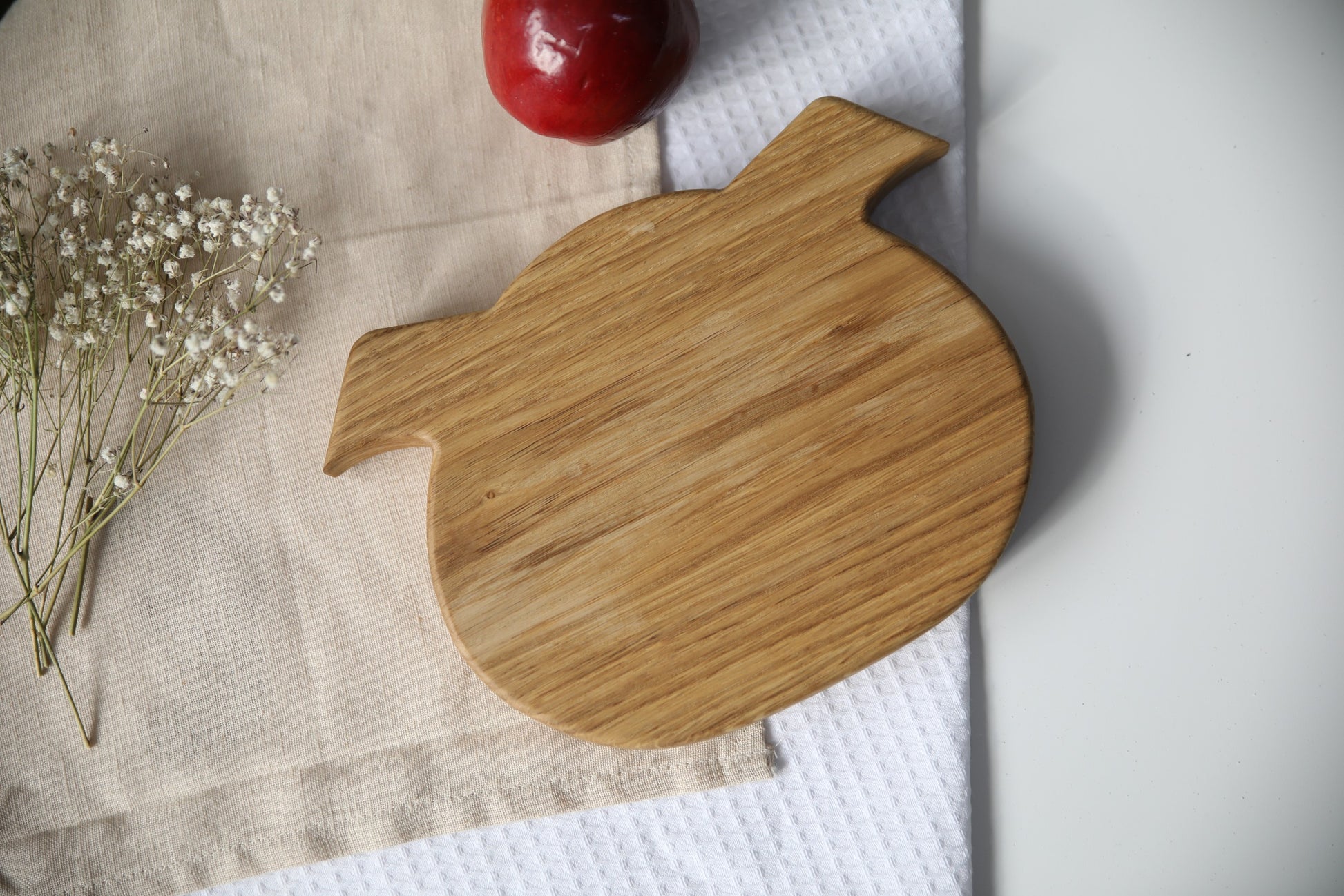 playful wooden kids plate with boar design, hand-polished oak surface, perfect for little hands and eco-friendly meals