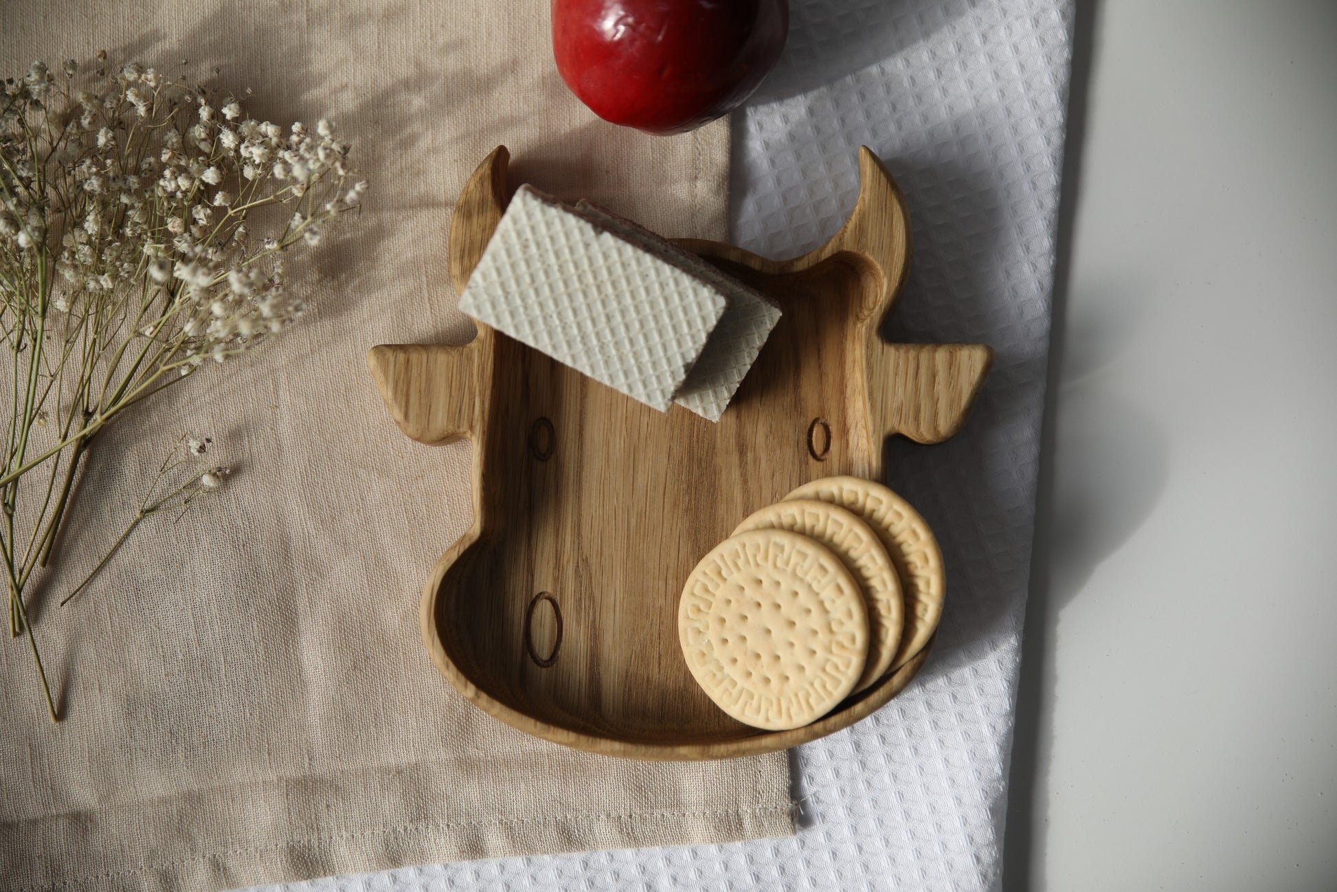 bold wooden kids plate with bull design - natural oak, hand-polished, eco-friendly baby gift