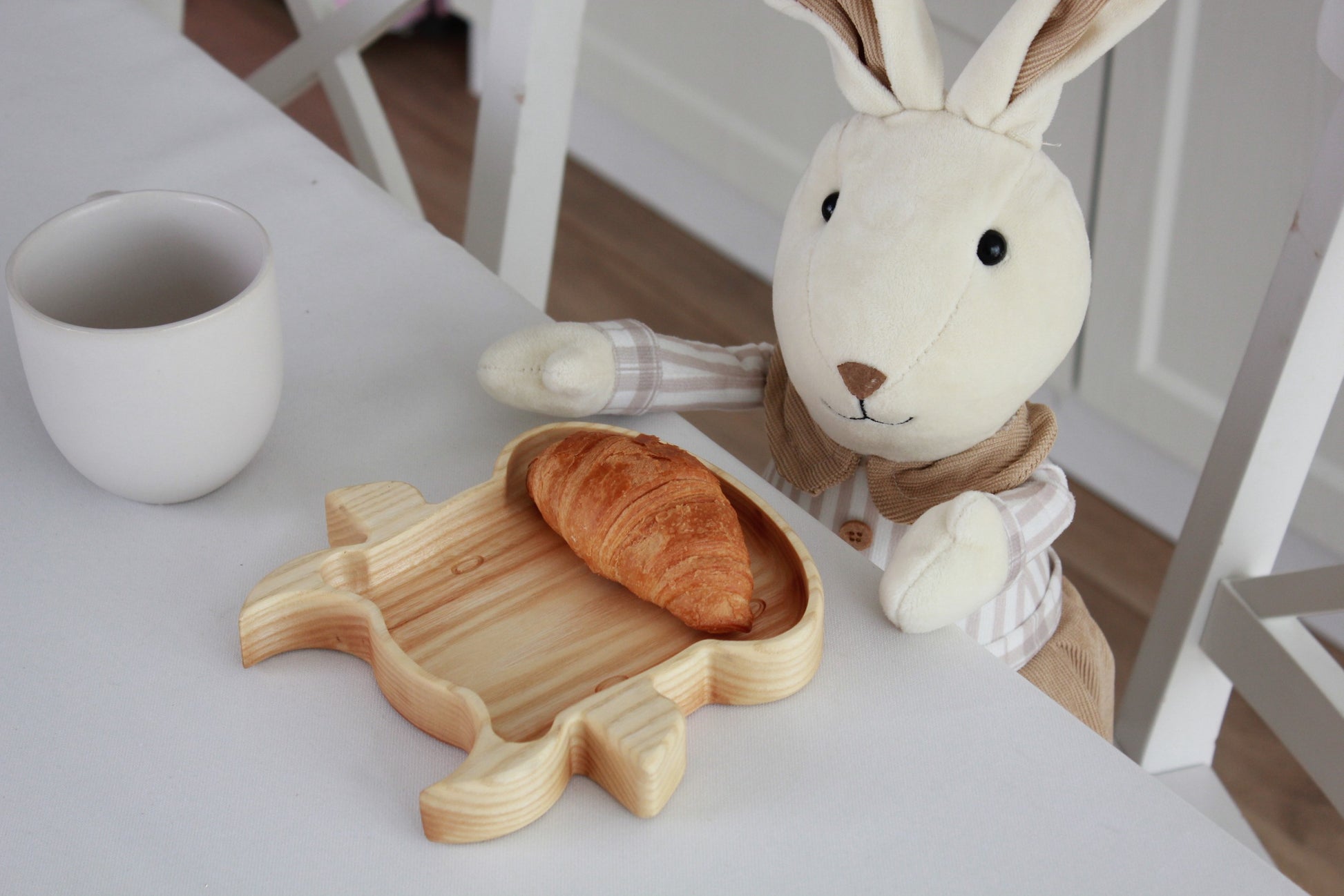soft-lit handmade wooden plate for kids featuring a gentle bull design, crafted from smooth oak with a warm natural finish