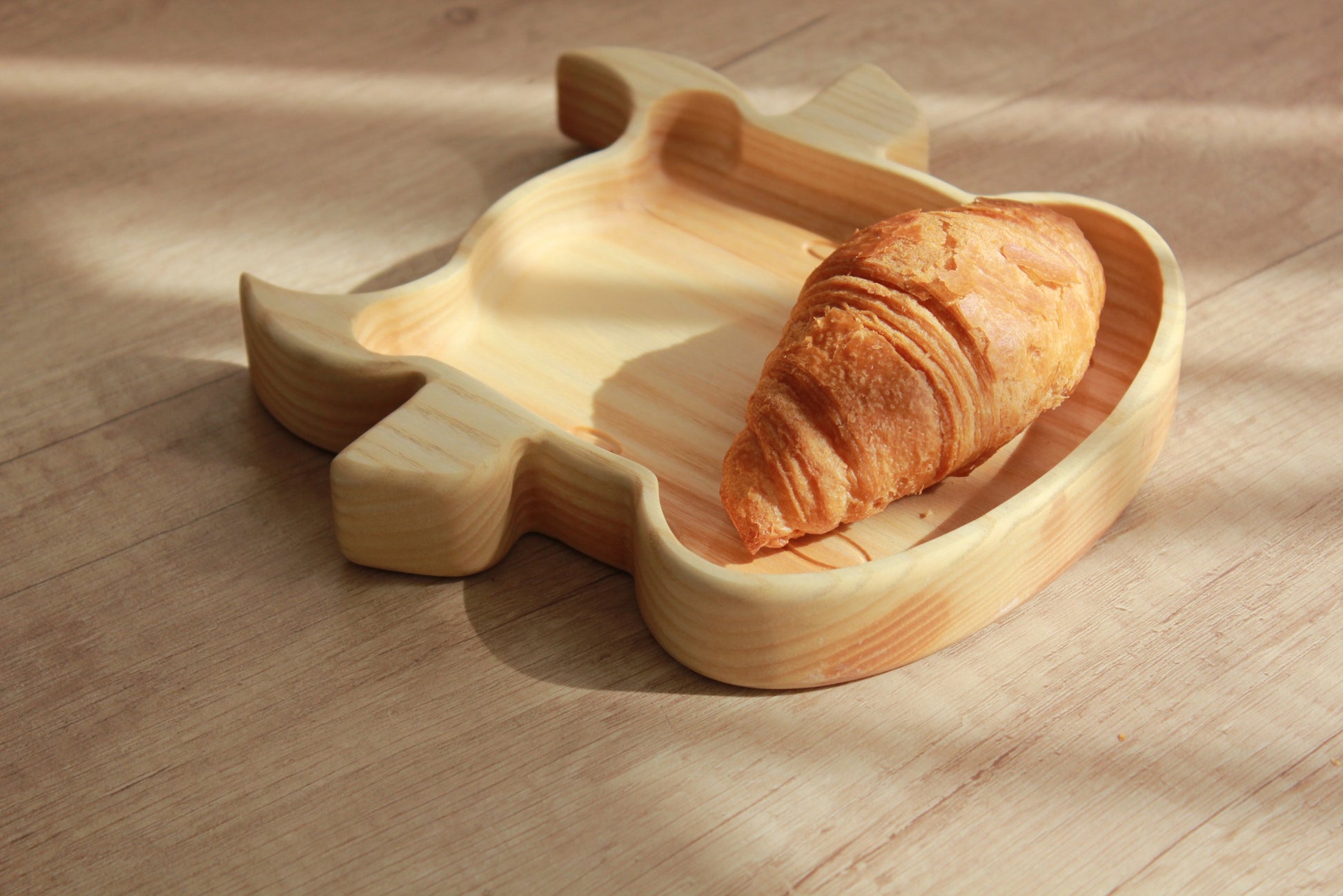 handmade oak kids plate with bull design, smooth polished surface, eco-friendly and safe for toddlers