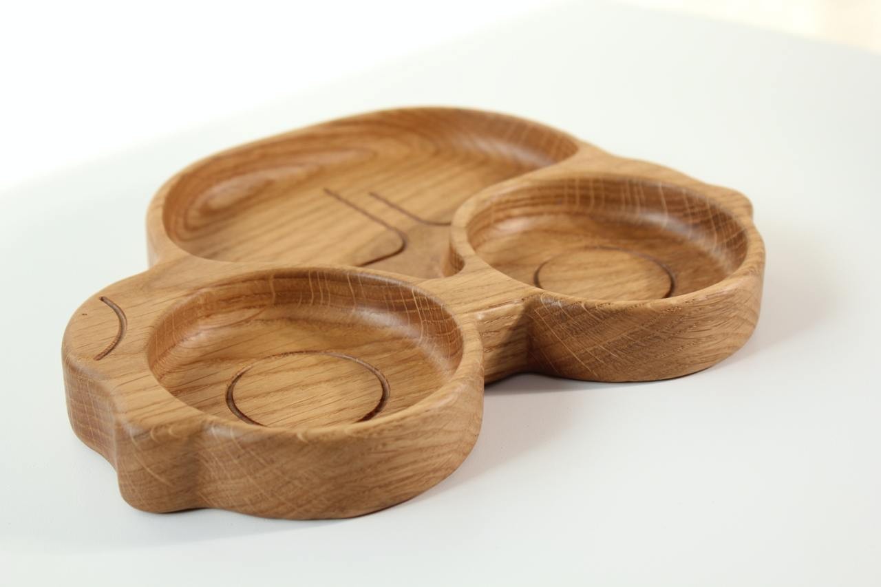 playful handmade wooden plate for kids with car design, natural oak, smooth polished surface, eco-friendly gift