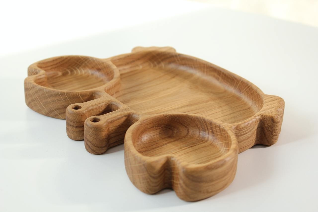 soft-lit handmade wooden crab plate for kids, smooth oak surface with warm natural tones, safe and eco-friendly