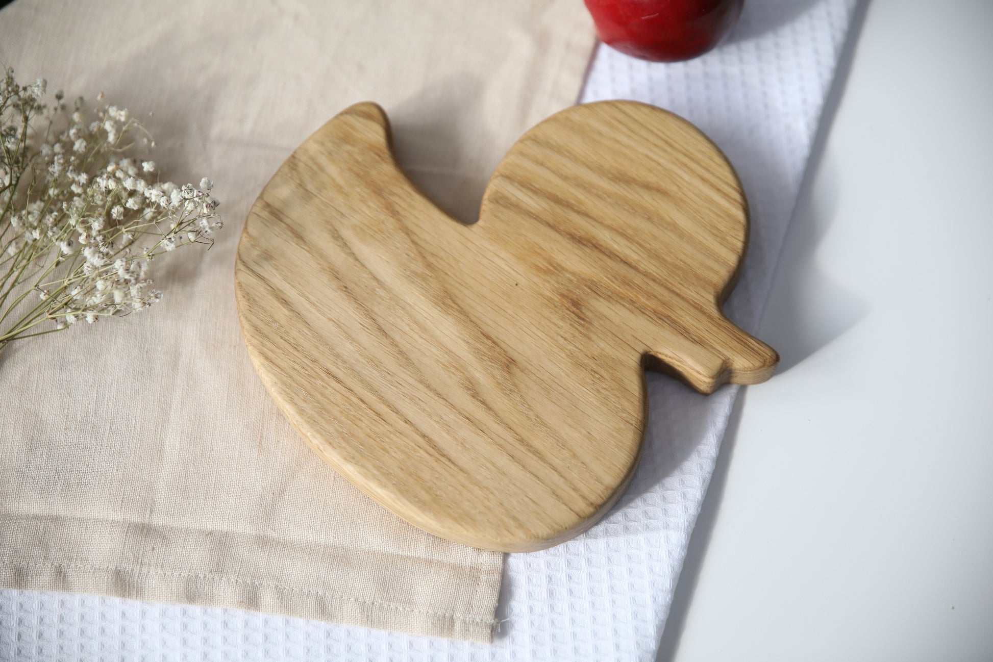 playful duckling wooden plate for kids, hand-polished oak with sunny yellow background, perfect for messy mealtime fun
