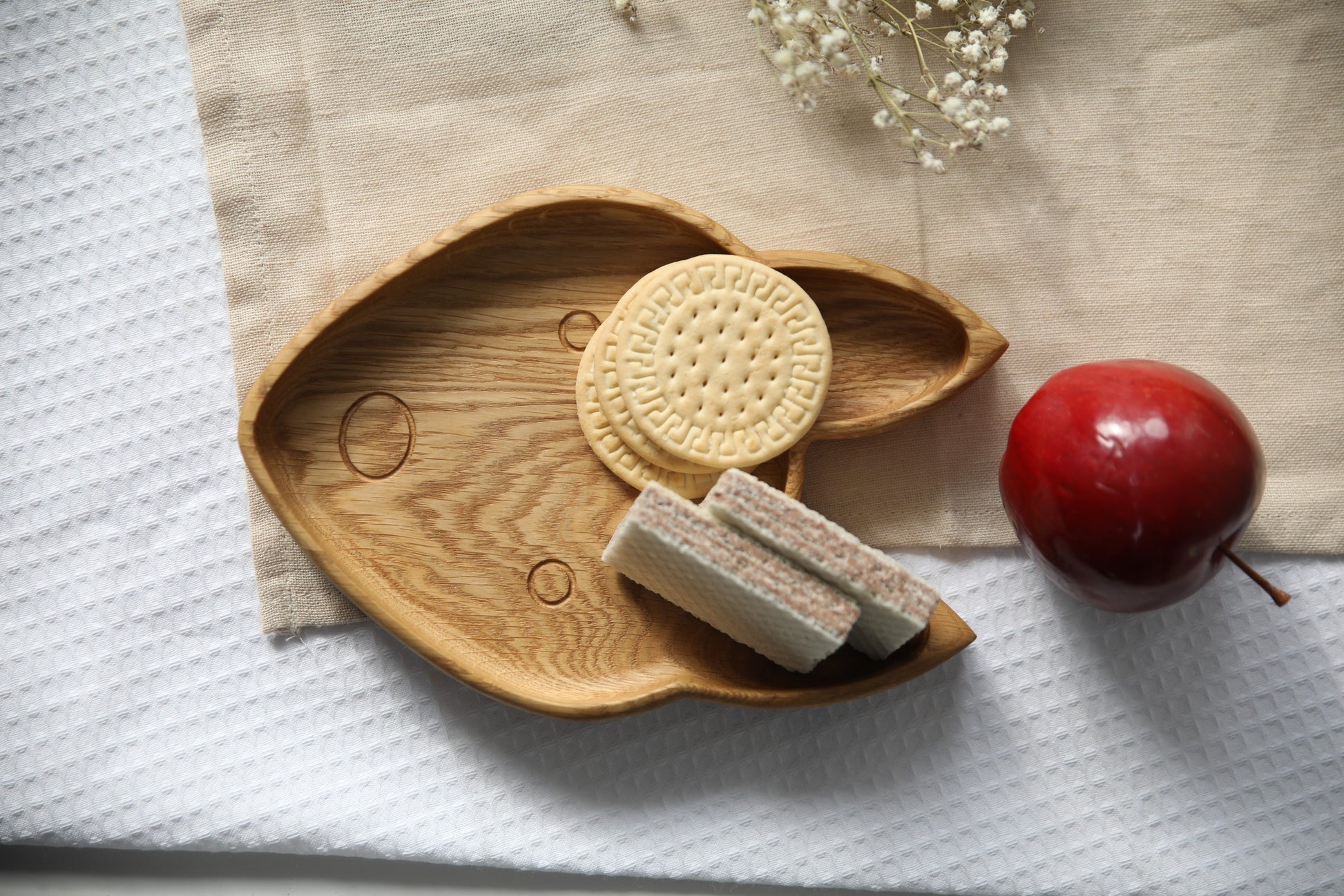 soft-lit handmade wooden fox plate for kids, smooth oak surface with warm natural tones, resting on a cozy table