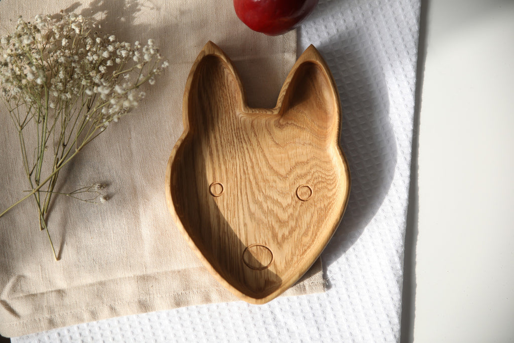 elegant handmade wooden fox plate for kids, smooth oak surface with warm natural tones, perfect for gifting