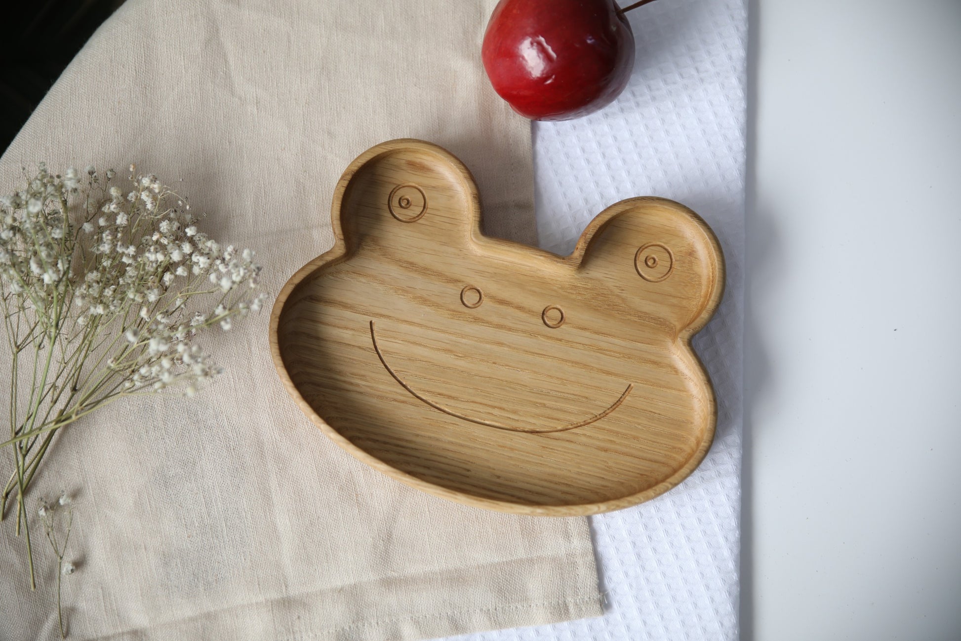 adorable frog-shaped wooden plate for kids, hand-polished oak with smooth finish, perfect eco-friendly baby gift