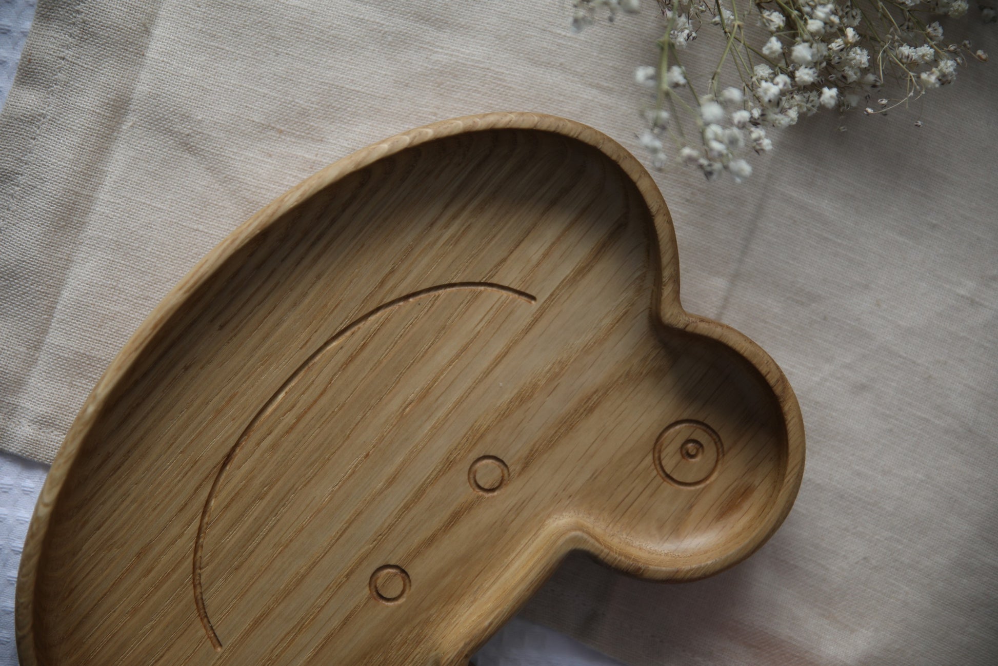 playful frog-shaped wooden plate for kids, hand-polished oak with smooth finish, eco-friendly mealtime fun