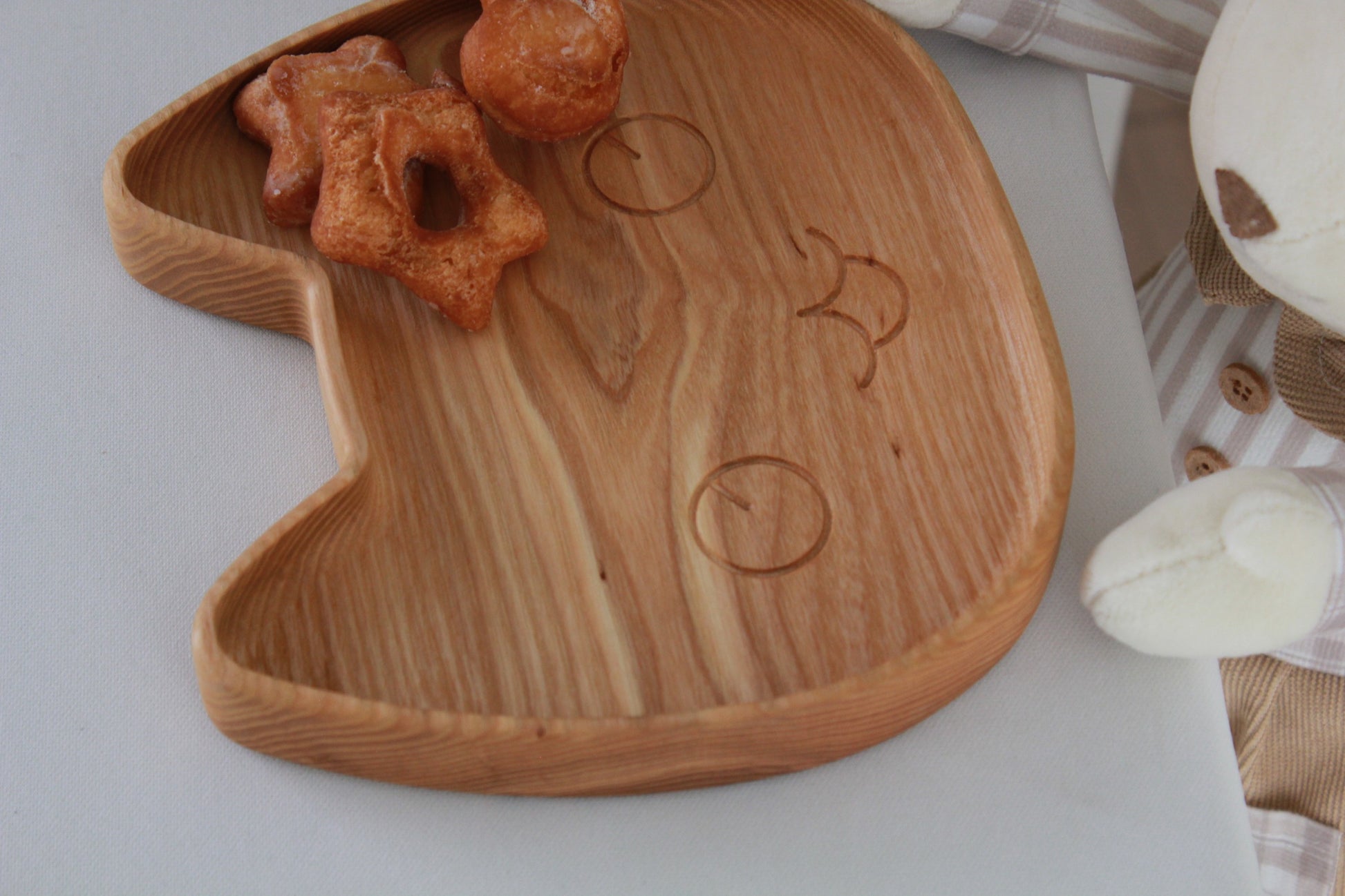 playful wooden kids plate with kitty design, hand-polished oak, safe for baby meals on sunny table