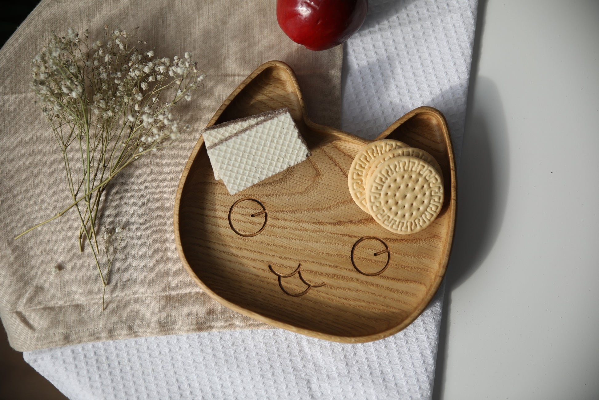 bold handmade wooden kids plate with playful kitty design - natural oak, food-safe, and ultra-smooth