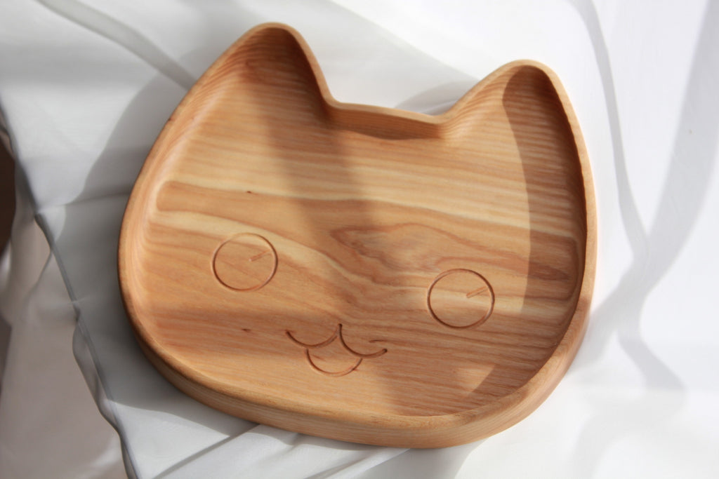 handmade wooden kids plate with playful kitty design, natural oak wood, smooth polished surface, perfect for baby gifts