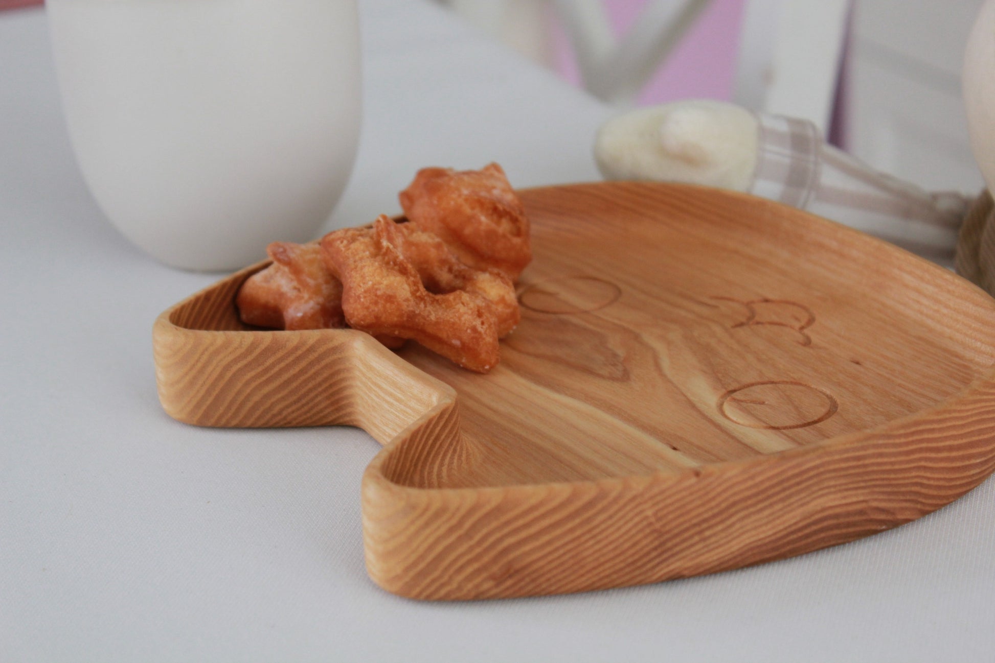 adorable wooden kids plate with kitty design, hand-polished oak, eco-friendly and safe for toddlers