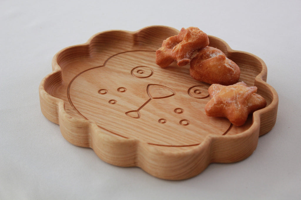 softly lit handmade wooden lion plate for kids, natural oak with smooth polished surface, safe and stylish