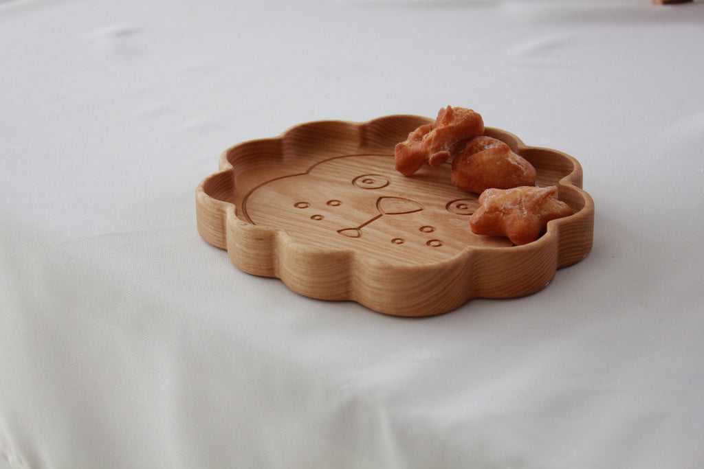 elegant handmade wooden lion plate for kids, polished oak with smooth finish, natural and safe