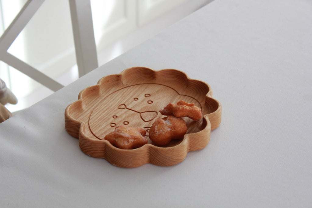 handmade wooden lion plate for kids on a rustic table, showcasing natural oak grain and smooth polished finish