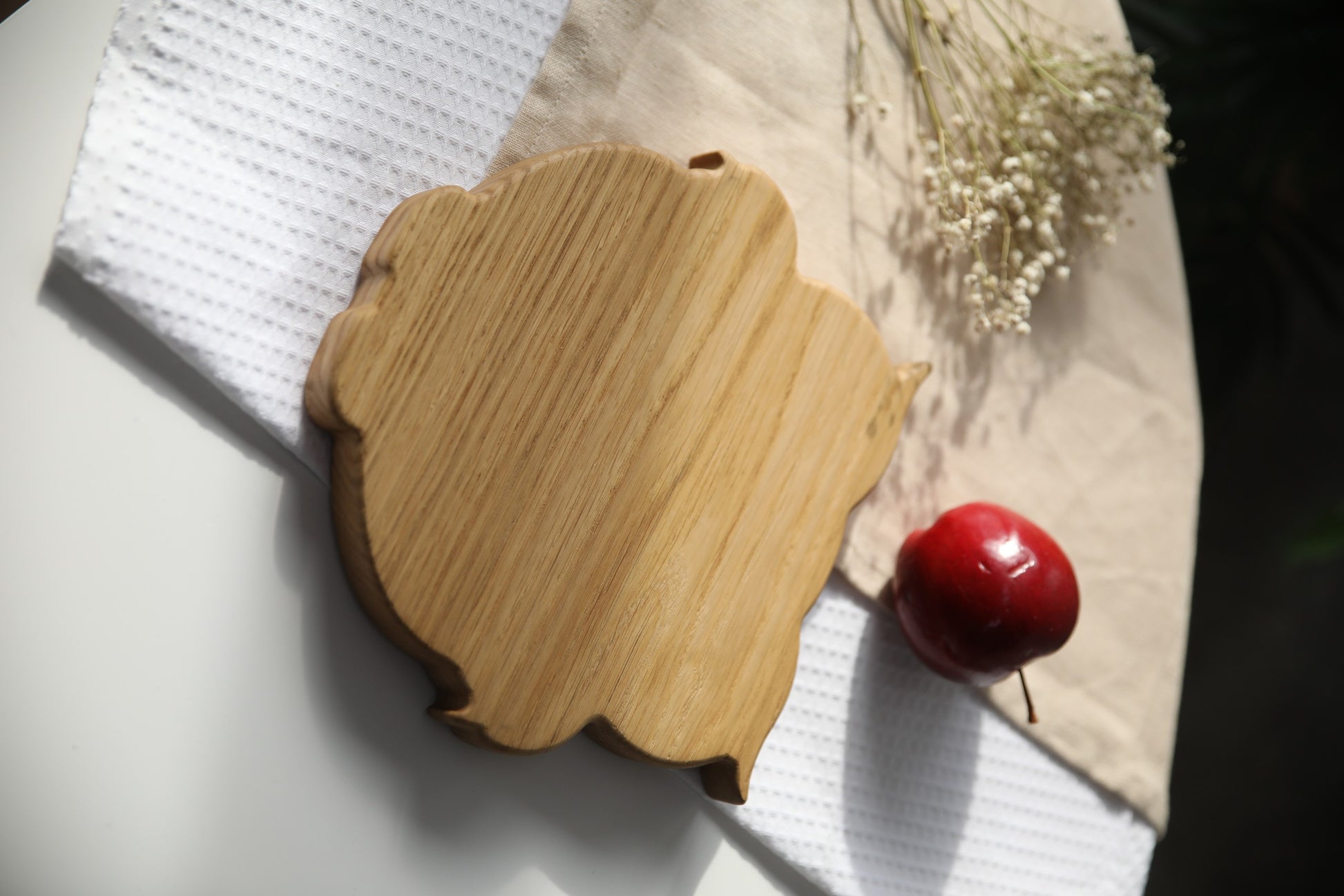 softly lit handmade wooden owl plate for kids, smooth oak surface with warm natural tones, perfect for baby gifts