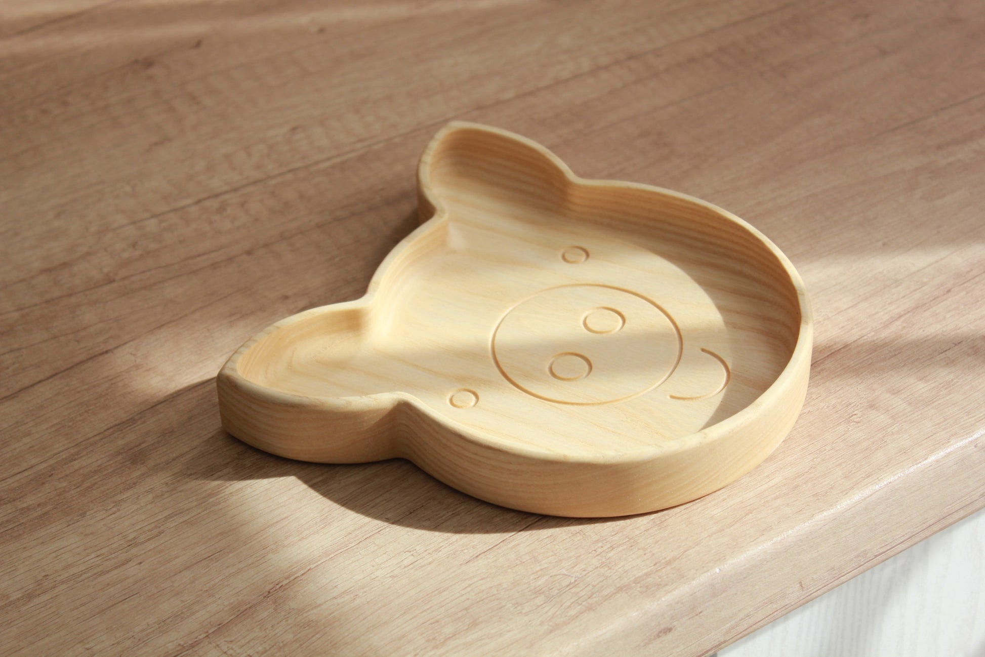 elegant handmade wooden pig plate for kids, polished oak with smooth finish, gift-ready on neutral linen