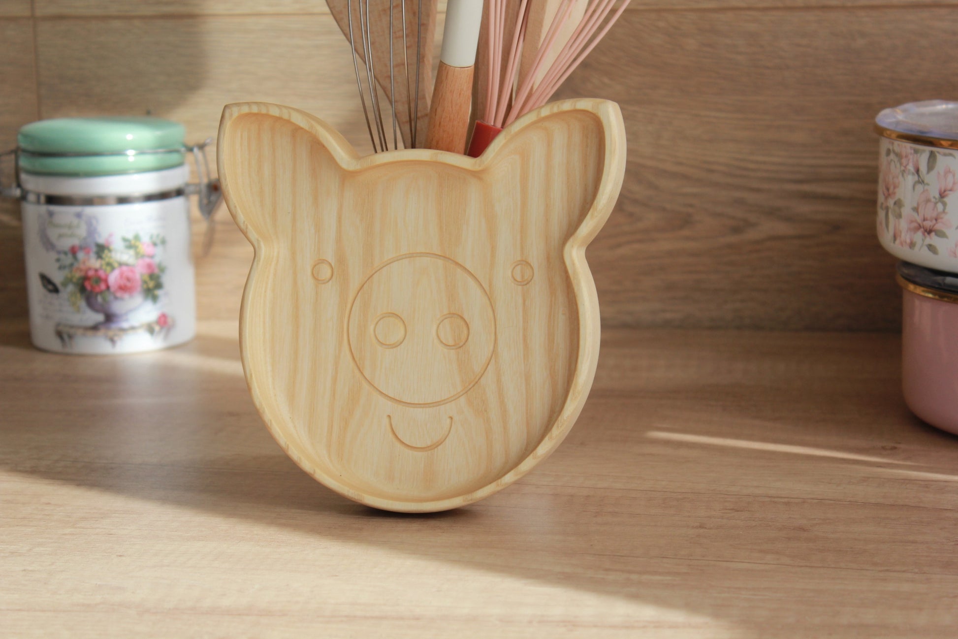 adorable pig-shaped wooden plate for kids, hand-polished oak with smooth finish, perfect for baby gifts