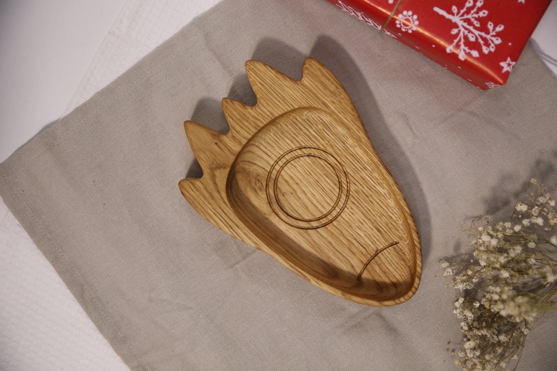 playful rocket-shaped wooden plate for kids, hand-polished oak with smooth finish, perfect for mealtime adventures