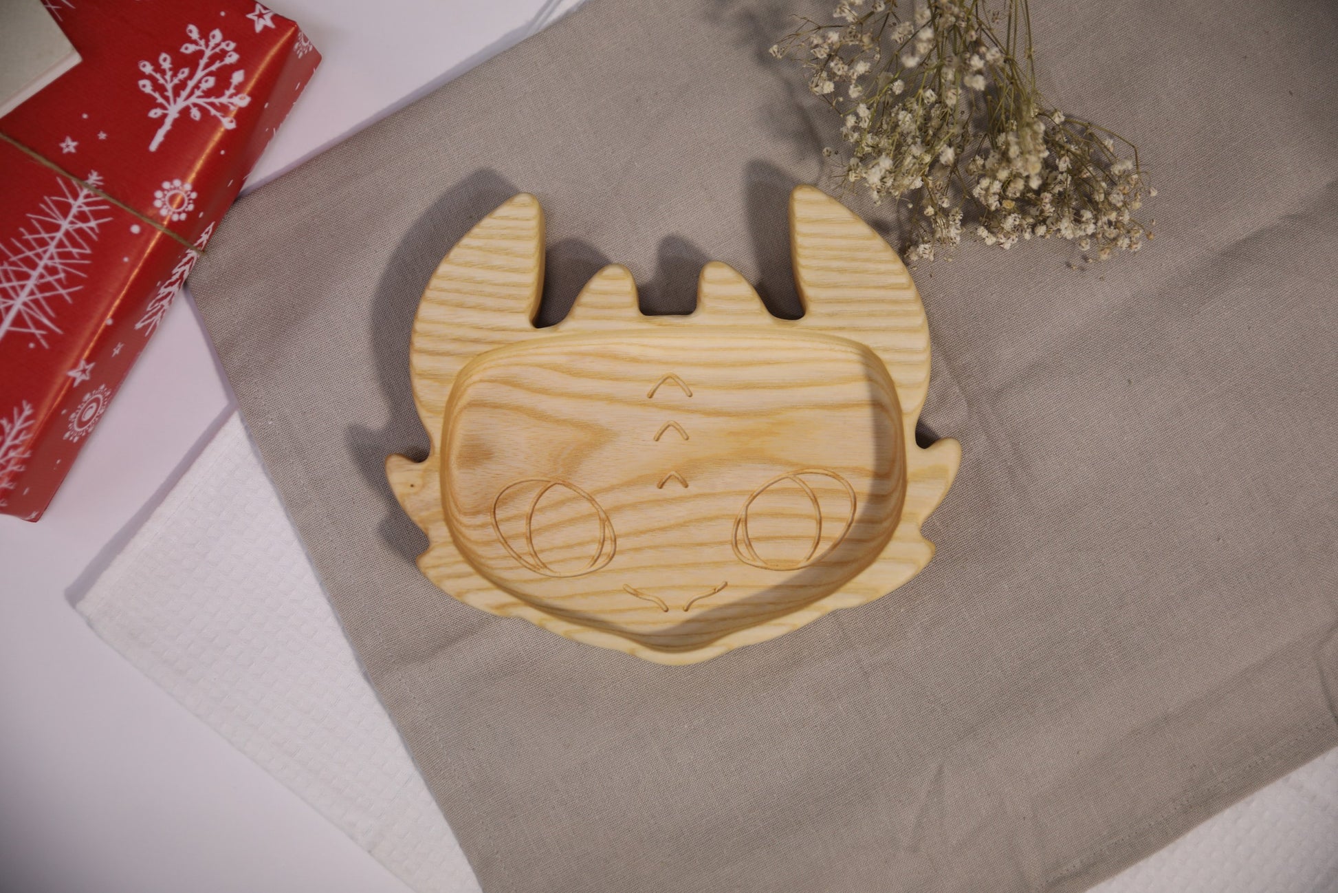 bold handmade wooden plate for kids - toothless, natural oak with smooth polished surface, eco-friendly baby gift